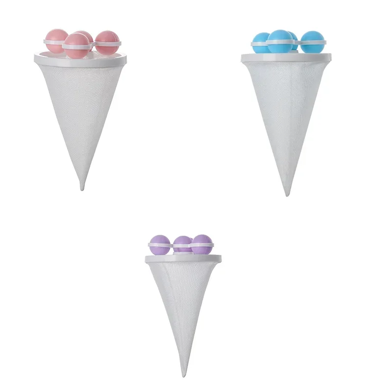 Trois filtres coniques blancs à boules rose, bleue et violette sur fond blanc