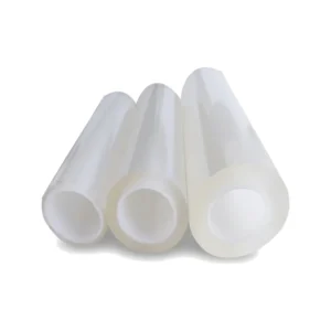 Trois rouleaux de film transparent de protection à mandrin blanc, de largeurs différentes