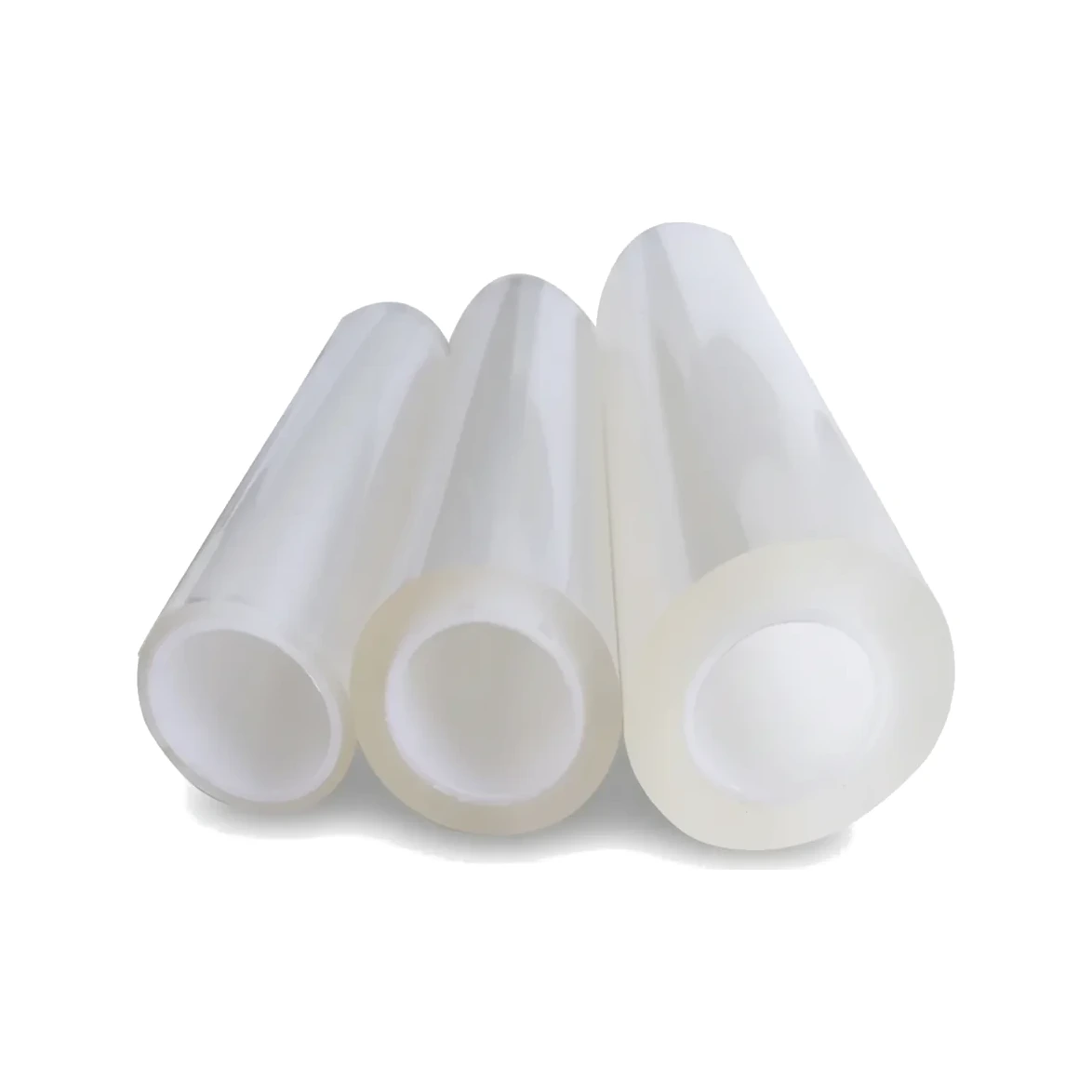 Trois rouleaux de film transparent de protection à mandrin blanc, de largeurs différentes
