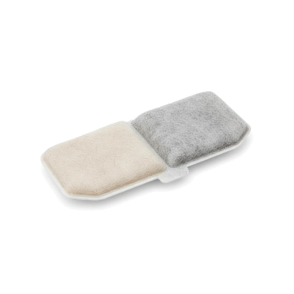 Filtre éponge au charbon actif pour fontaine à eau chat, deux zones beige et grise avec languette.