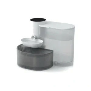 Fontaine a eau pour chat blanche avec tour et vasque, reservoir a couvercle et bac gris a grille, vue de face sur fond blanc