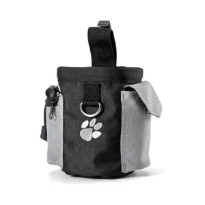 Sac banane de dressage noir à flancs gris, avec sangle, anneau métallique et patte brodée, sur fond blanc